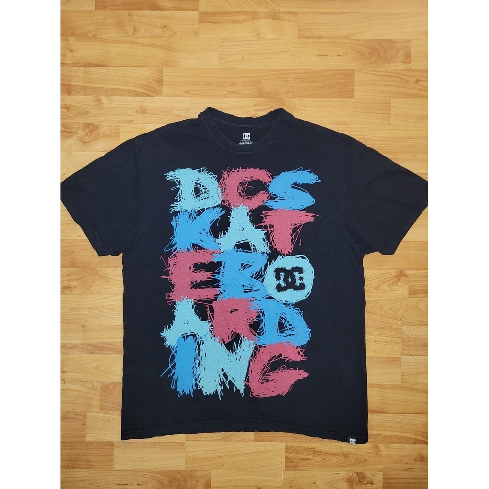 Y2K DC Shoes Large Spellout Scribble Spray Paint Graffiti Graphic Black T-shirt